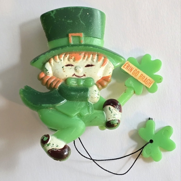 Vintage Jewelry - Vintage Leprechaun brooch 1978 Creative Creations Waving St Patrick’s Day